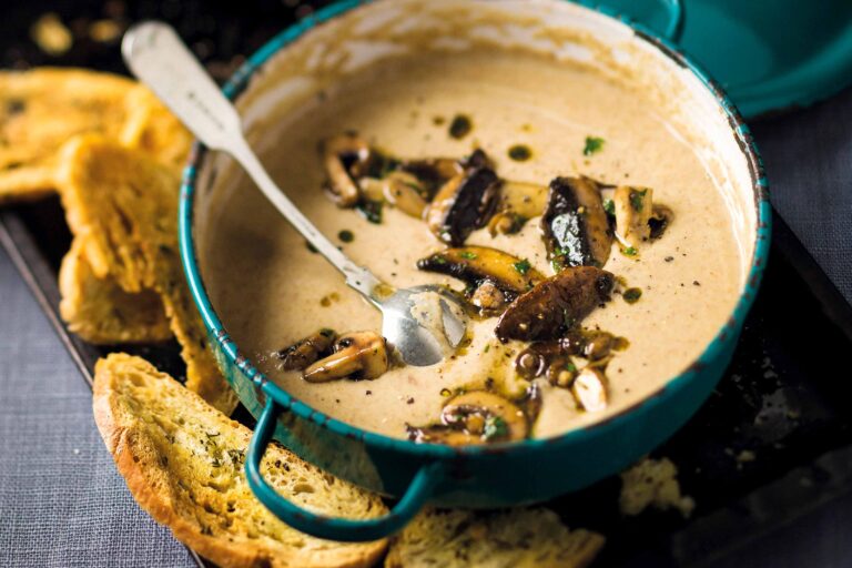 Creamy mushroom soup with bread slices